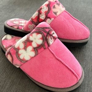 Vera Bradley Slipper Women’s Slip On Shoes pink Floral sz Small (5-6) NWOT